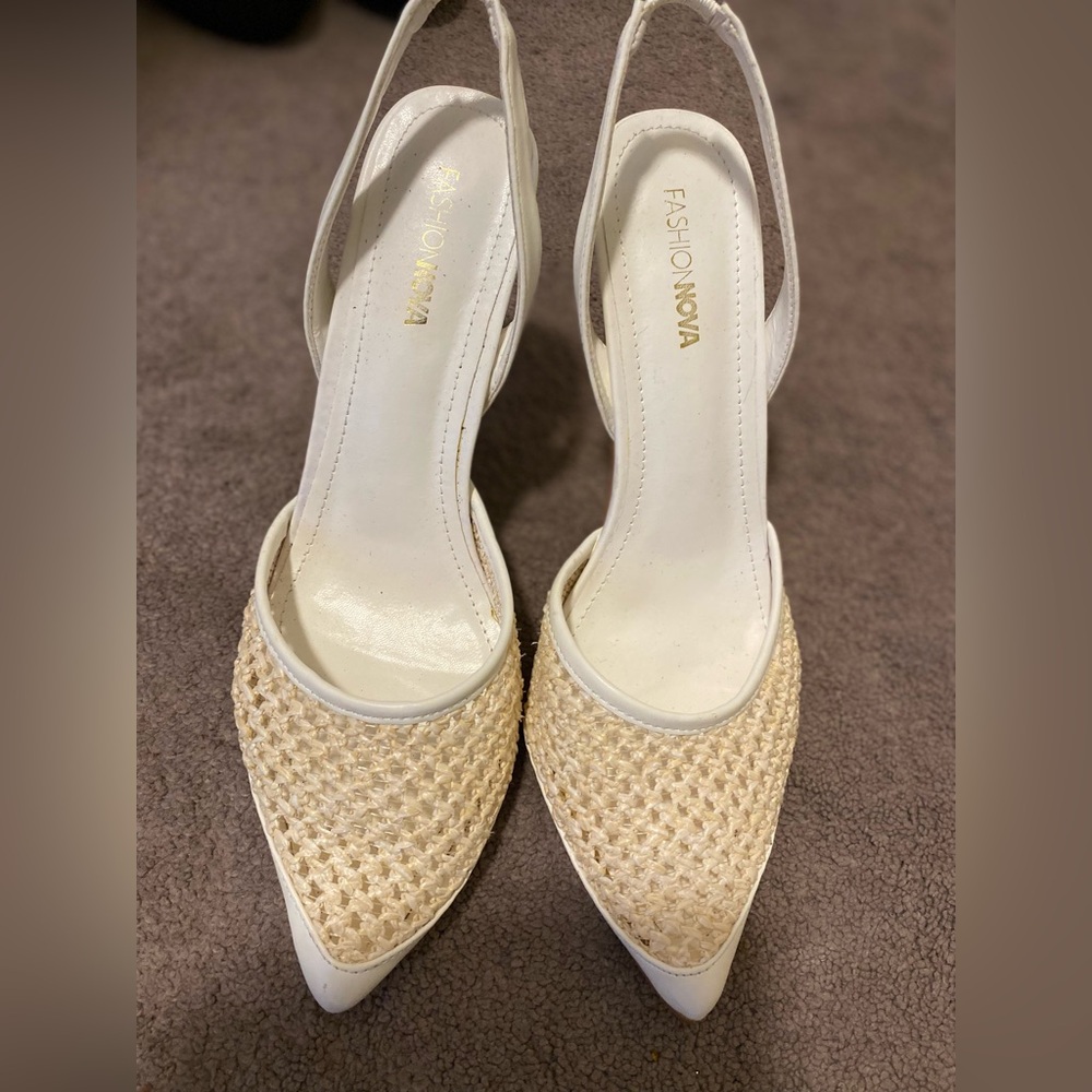 Classy picnic style, brunch style heels. Color: Cream
